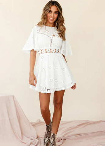 Белое повседневный платье женское с открытой спинкой с перфорацией magesuek No Brand однотонное