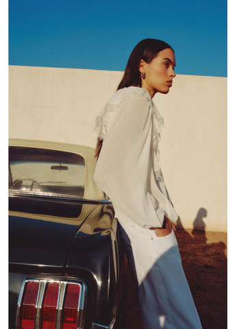 Біла блуза з воланами та мереживом Zara