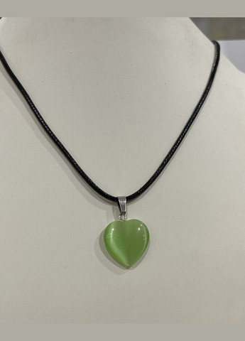 Кулон с натуральным камнем Улексит зеленый кошачий глаз в форме сердца на шнурке в подарочной коробочке No Brand (331291754)