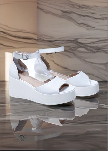 Белые босоножки No Brand