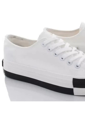 Белые белые кеды унисекс с черной подошвой – стильный контраст No Brand