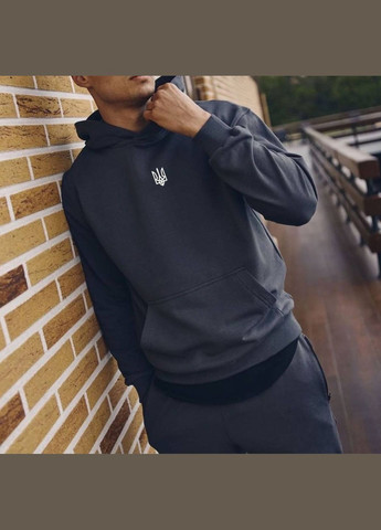 Темно-серый демисезонный мужской костюм с украинской символикой Adelante