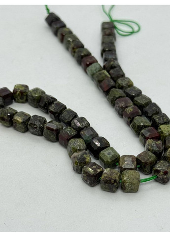 Яшма Кров дракона 8*8 мм 40 см Зелений No Brand (372468003)