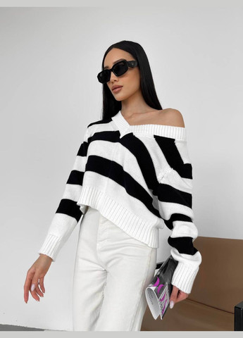 Женский свитер с V-образным вырезом цвет молочный-черный 432190 New Trend (285711252)