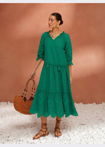 Зеленое зелёное платье а-силуэта из прошвы Dressa
