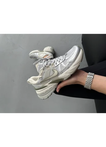 КРОССОВКИ ЖЕНСКИЕ NIKE V2K RUNTEKK SILVER/OLIVE/WHITE НАЙК В2К РАНТЕК БЕЛЫЕ No Brand белые демисезоны (392030633)