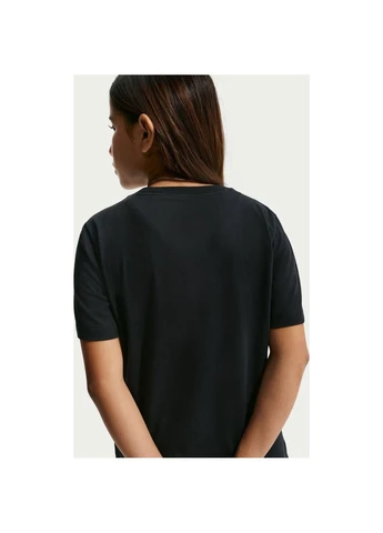 Черная демисезонная футболка подростковая черная ii0385-010 Nike SPORTSWEAR