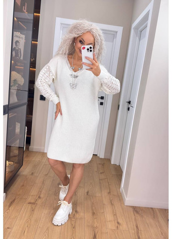 Молочна жіноча в'язана сукня з ажурними рукавами 00398 No Brand