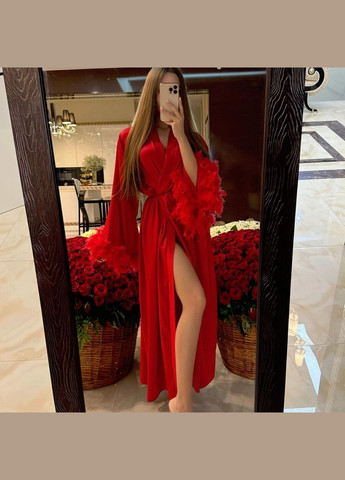 Жіночий довгий халат атласний просторий Казкова з декором пір'ям No Brand Халат довгий з пір`ям Fairytale (339603171)