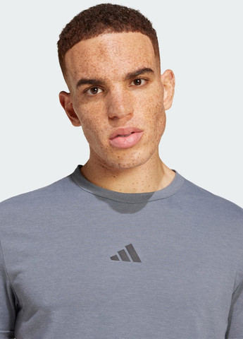 Черная футболка designed for training workout adidas