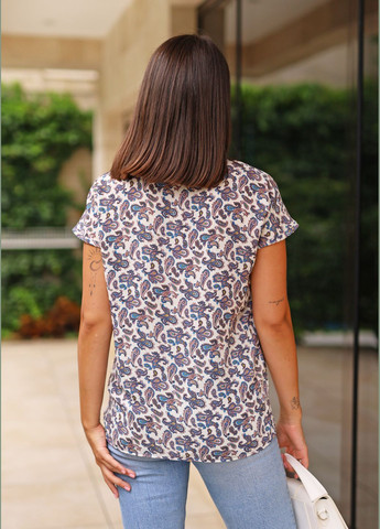 Белая изящная блуза прямого кроя украшена стильным принтом "турецкие огурцы" INNOE Блуза