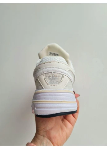 Белые демисезонные кроссовки мужские adidas astir champagne white адидас астир белые No Brand