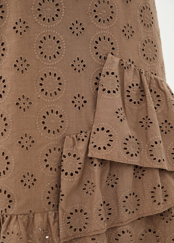 Коричневое кэжуал платье миди из прошвы светло-коричневого цвета. ORA однотонное