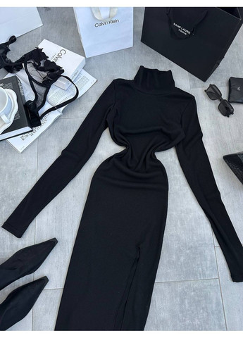 Чорна жіноча сукня в рубчик з вирізом No Brand