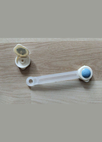 Замок безопасности для детей на мебель пластиковый гибкий 16 см голубой No Brand (328600372)