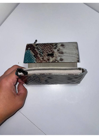 Шкіряний класичний гаманець під лаком з принтом питона маленький Vermari (369723610)