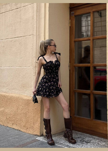 Черное коктейльное, деловое, повседневный, кэжуал, вечернее женское платье с баской FINO Mode с цветочным принтом