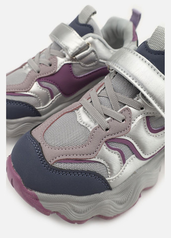 Срібні осінні кросівки для дівчинки, на пласкій підошві колір срібний цб-00273819 Kimboo