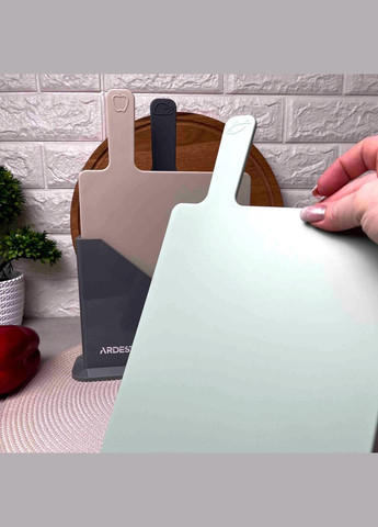 Набір різнокольорових обробних дошок на підставці 4 предмета Fresh Ardesto (304546544)