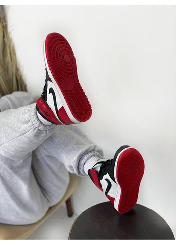 Черные демисезонные кроссовки мужские nike air jordan 1 retro high black red white найк аир джордан No Brand