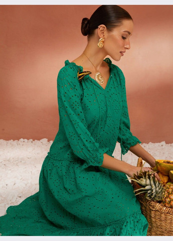Зеленое зелёное платье а-силуэта из прошвы Dressa