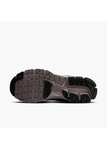 Серые кроссовки мужские zoom vomero 5 grey Nike