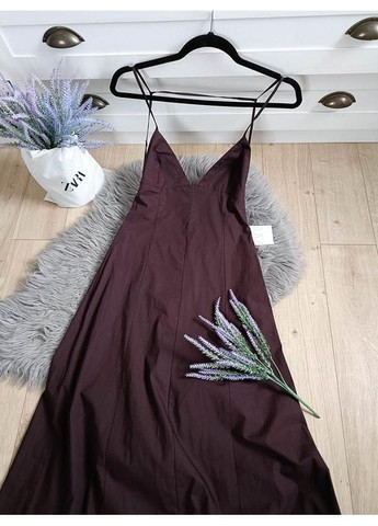 Коричневое объемное платье меди с открытой спиной Zara