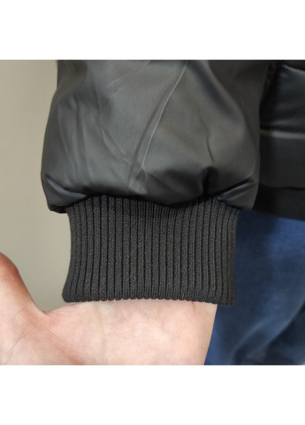 Черная зимняя куртка зимняя мужская эко-кожа капюшон l черная No Brand