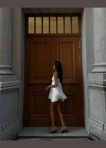 Молочна відвертий сукня жіноча -сліп на тонких бретелях з відкритою спиною, мереживо шовк армані з відкритою спиною JUGO однотонна