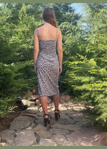 Черно-белое платье на бретельках в принт Nositi с абстрактным узором