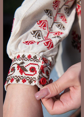 Бежевая современная женская вышиванка с традиционным орнаментом на пуговицах лен узор орнамент приталенная, свободная, прямой лен (326519744)