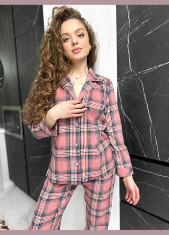 Светло-розовая стильная красивая пижама нежно розового цвета в клетку No Brand