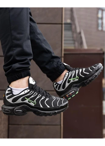 Серые демисезонные кроссовки мужские nike air max plus tn black silver green найк аир макс тн плюс No Brand