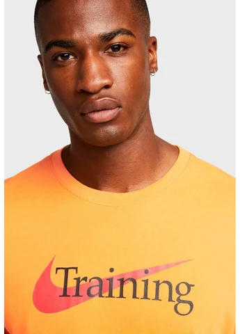 Оранжевая футболка training tee orange cz7989-886 Nike