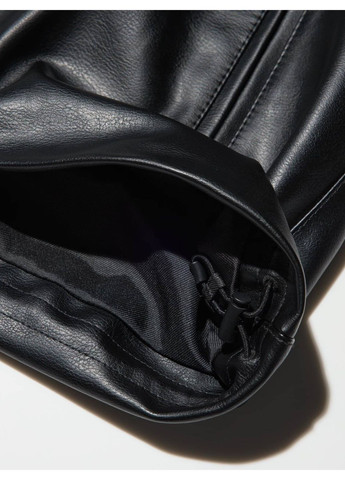 Чорна демісезонна куртка Uniqlo