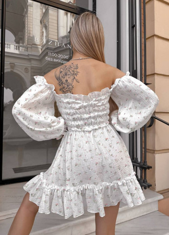 Молочна повсякденний сукня міні приталеного крою з довгим рукавом ліхтарик Tik-Tak з квітковим принтом