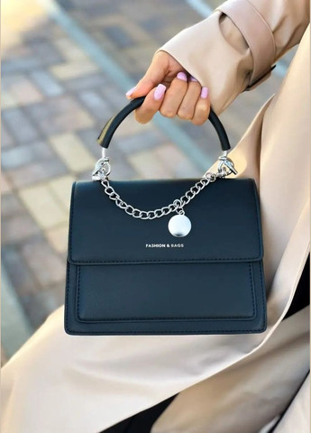 Жіноча класична сумка 10210 крос-боді на ремінці чорна No Brand (285817983)