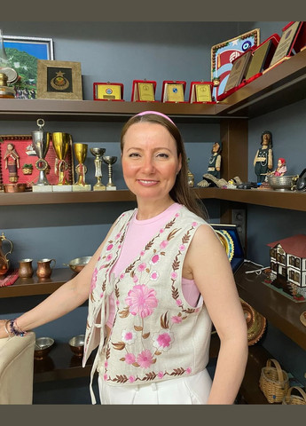 Жилетка с вышивкой на завязках "Букет" ESQ (347163969)