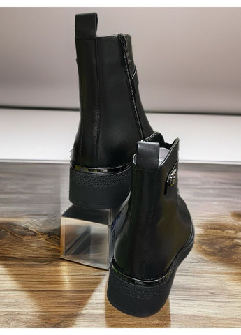 Осенние женские кожаные черные ботинки на невысокой танкетке. No Brand