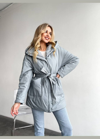 Серая женская теплая куртка под пояс цвет графит р.46/48 450137 New Trend