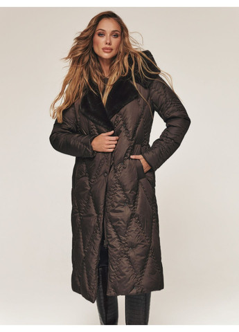 Коричнева зимня стьобана зимова куртка з капюшоном і широкими лацканами коричнева Dressa