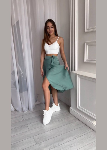 Оливковая однотонная легкая шелковая юбка-миди оливкового цвета на запах – элегантный и воздушный выбор для стильных образов No Brand