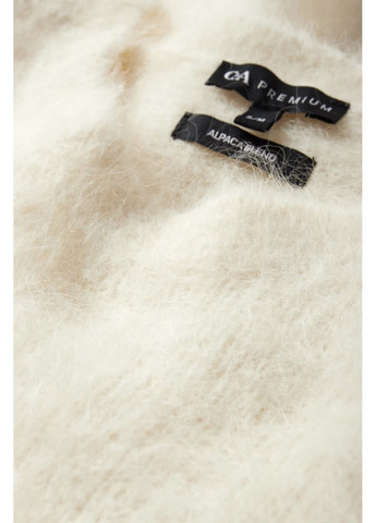 Білий демісезонний светр C&A