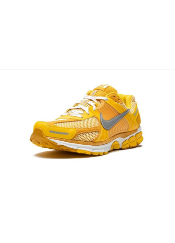 Оранжевые кроссовки мужские zoom vomero 5 orange Nike