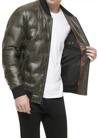 Оливкова демісезонна куртка бомбер Guess