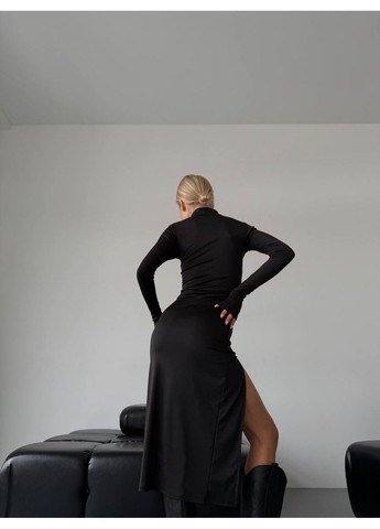 Чорна кежуал облягаюча сукня з високим коміром MonCher