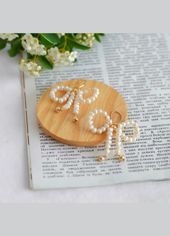 Сережки натуральні річкові Перли "Бантик" 41х45мм+- фур-ра гіп-ний сплав колір золото L-57мм No Brand Підвіски (303932746)