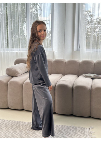 Графитовая зимняя детская велюровая пижама "3 в 1" для девочки (шорты, брюки и лонгслив), леопард, 140 футболка + шорты + брюки No Brand