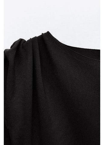 Черное облегающее платье со сборками на плечи Zara