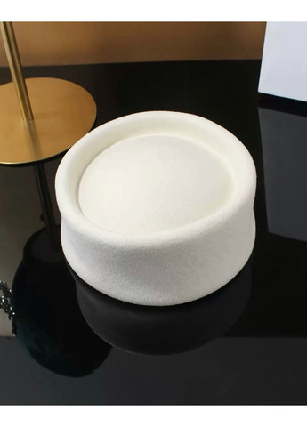 Шляпа таблетка с кгуглой тулией из шерсти BELLE черная No Brand (366732734)